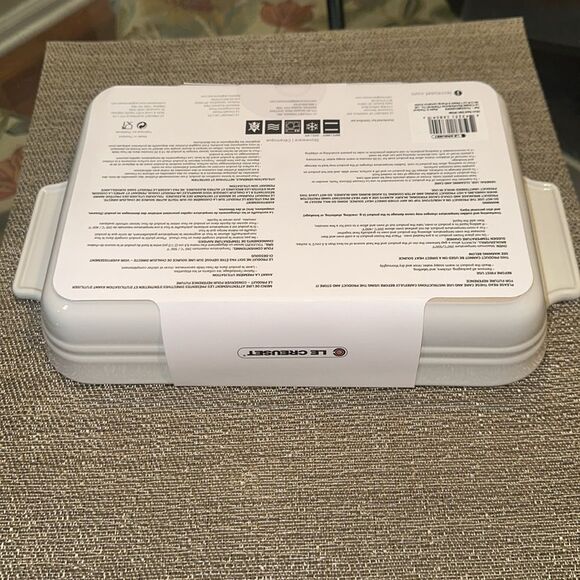 LE CREUSET White Glossy Stoneware 9 3/4 x 6 5/8 in 1.5 QT Rectangular Baking Pan - Picture 10 of 10